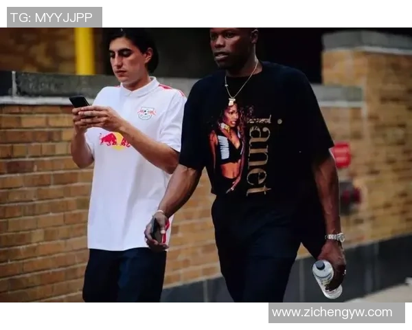 足球明星时尚搭配解析男士服装风格与潮流趋势展示